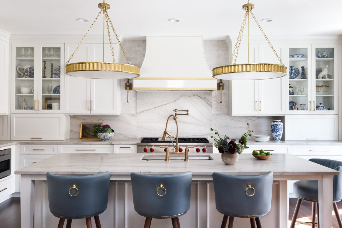 light fixtures over the kitchen bar area create a welcome atmosphere